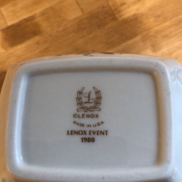 Lenox vase/jar - Picture 3 of 4